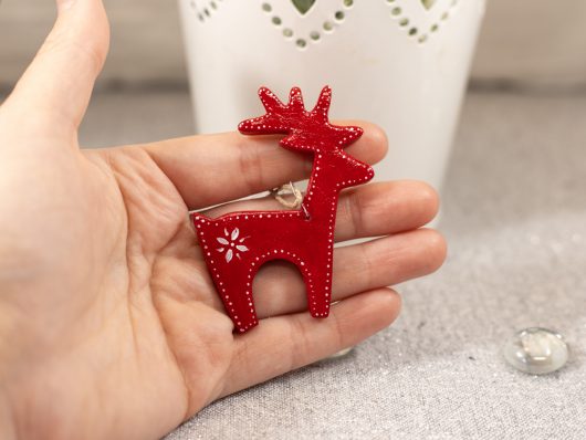 Red reindeer decoration - Image 3