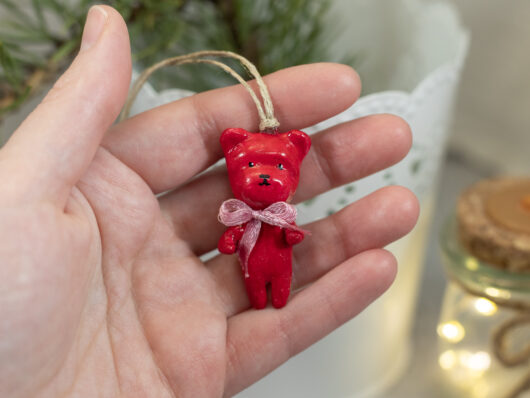 Dark pink teddy bear figurine - Image 2