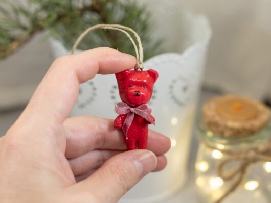 Dark pink teddy bear figurine - Image 4