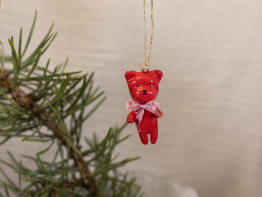 Dark pink teddy bear figurine - Image 3