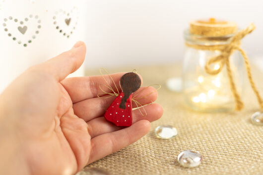 Red angel decoration - Image 3