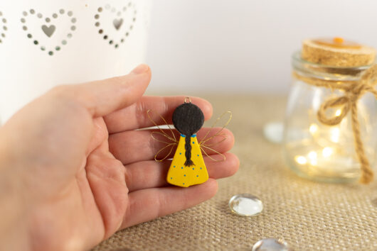 Yellow angel decoration - Image 3