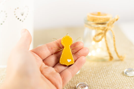 Yellow angel decoration - Image 2