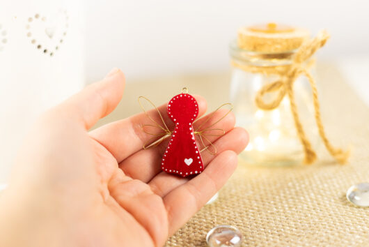 Red angel decoration - Image 2