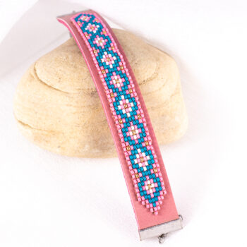 Vaaleapunainen rannekoru