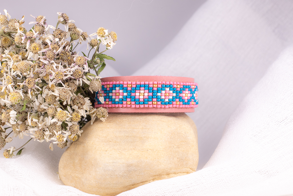 Vaaleapunainen rannekoru - Image 2